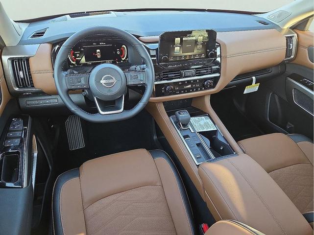 Photo of 2025 Everest White Pearl Tricoat Nissan Pathfinder