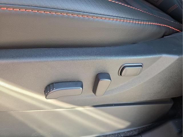 Photo of 2025 Glacier White Nissan Frontier