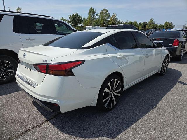 Photo of 2022 Pearl White Tricoat Nissan Altima