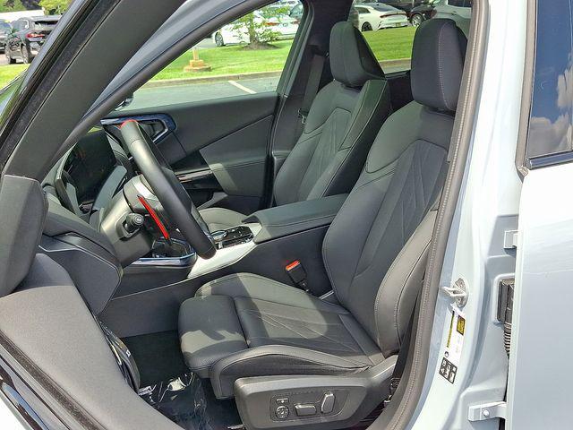 Photo of 2025 Gray Metallic BMW X3