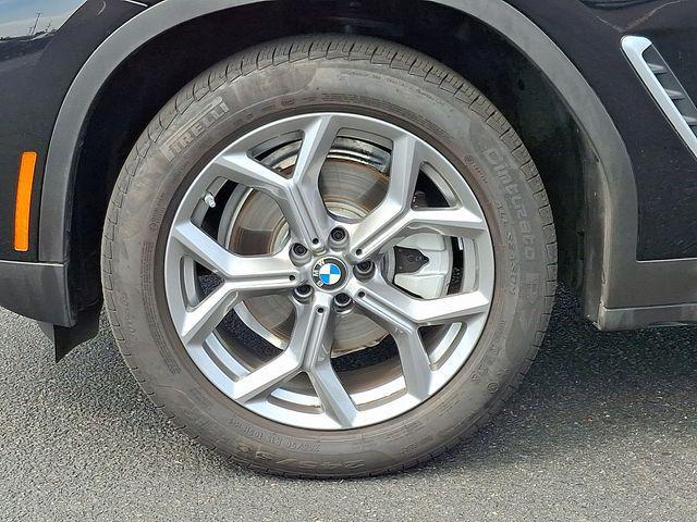 Photo of 2025 Black Sapphire Metallic BMW X4