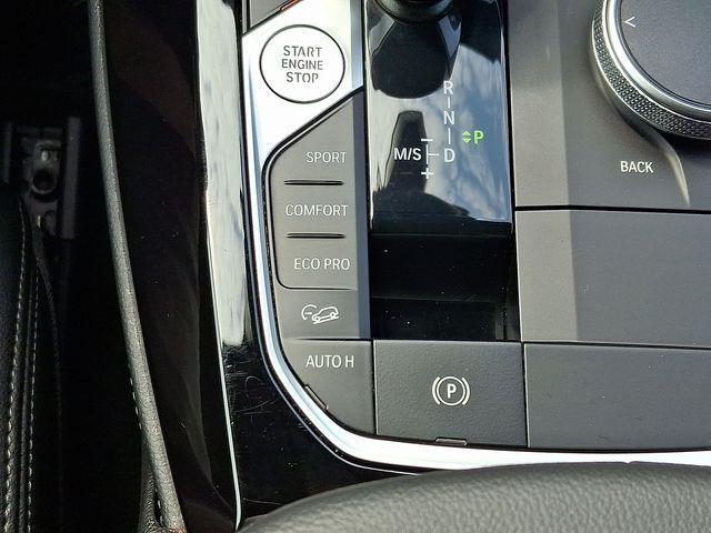 Photo of 2025 Black Sapphire Metallic BMW X4