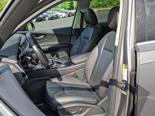 Photo of 2017 Graphite Gray Metallic Audi Q7