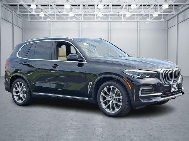 Photo of 2022 Black Sapphire Metallic BMW X5