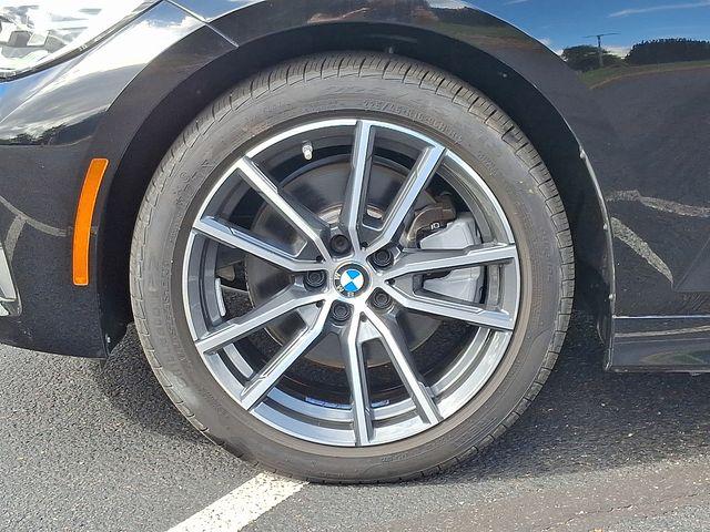 Photo of 2020 Jet Black BMW 330