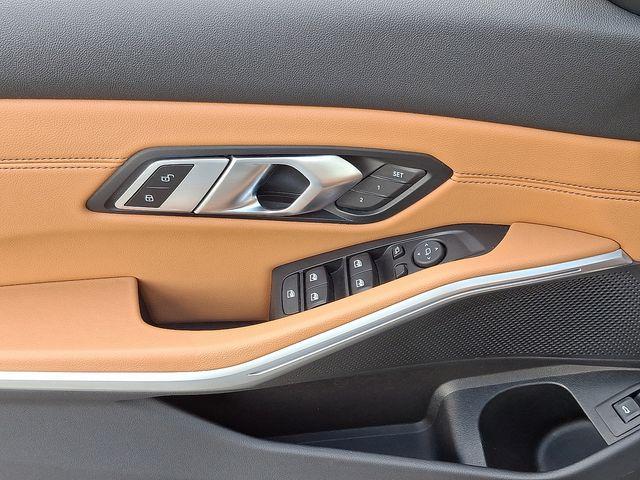 Photo of 2020 Jet Black BMW 330