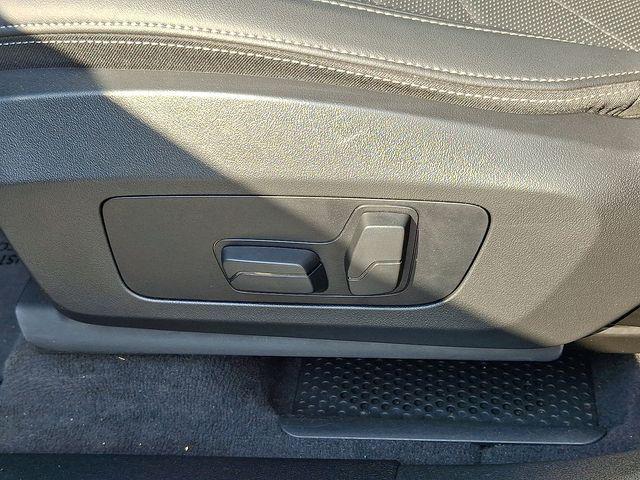 Photo of 2025 Mineral White Metallic BMW X1