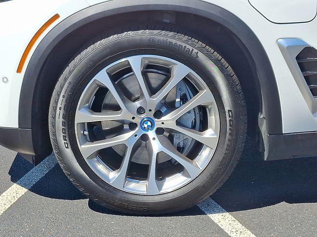 Photo of 2025 White Metallic BMW X5