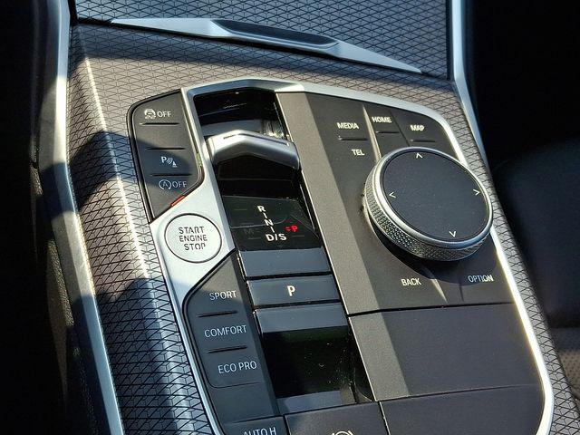 Photo of 2025 Black Sapphire Metallic BMW 330