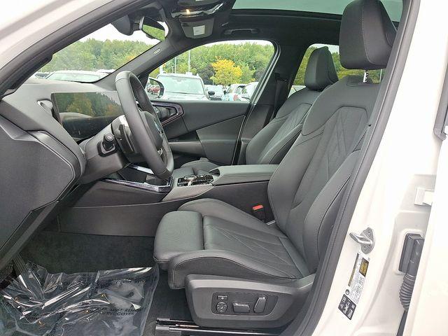 Photo of 2025 Mineral White Metallic BMW X3