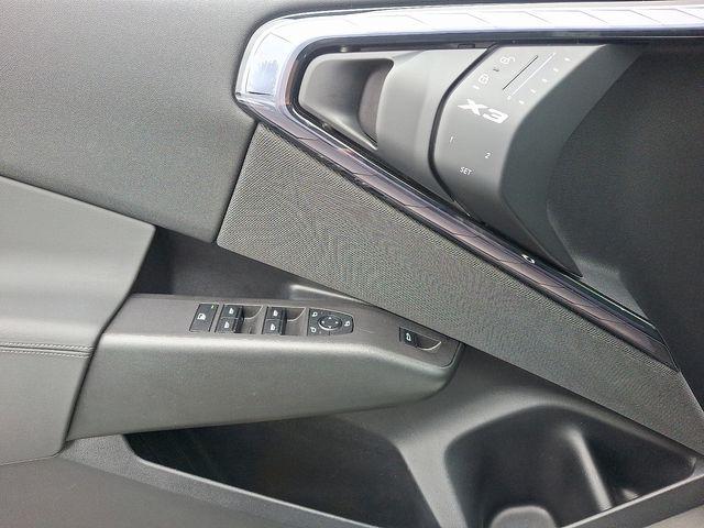 Photo of 2025 Mineral White Metallic BMW X3