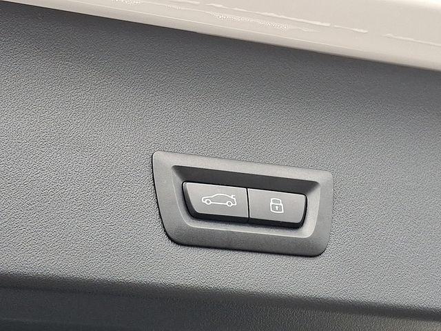 Photo of 2025 Mineral White Metallic BMW X3