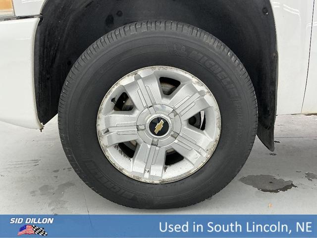 Photo of 2009 White Chevrolet Silverado 1500