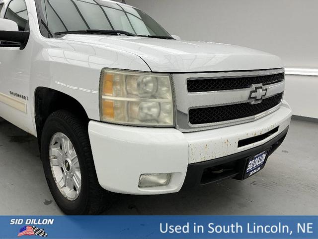 Photo of 2009 White Chevrolet Silverado 1500