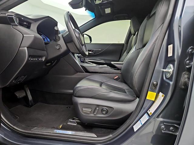 Photo of 2021 Gray Toyota Venza