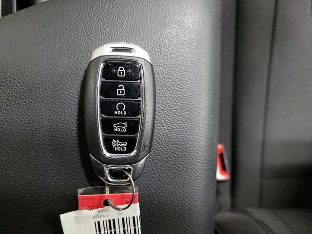 Photo of 2023 Black Hyundai ELANTRA