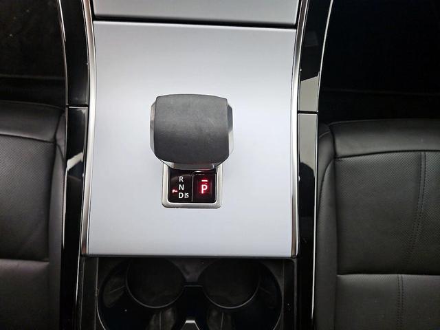 Photo of 2025 White Land Rover Range Rover Evoque