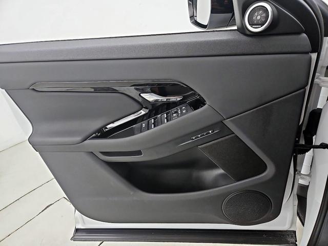 Photo of 2025 White Land Rover Range Rover Evoque