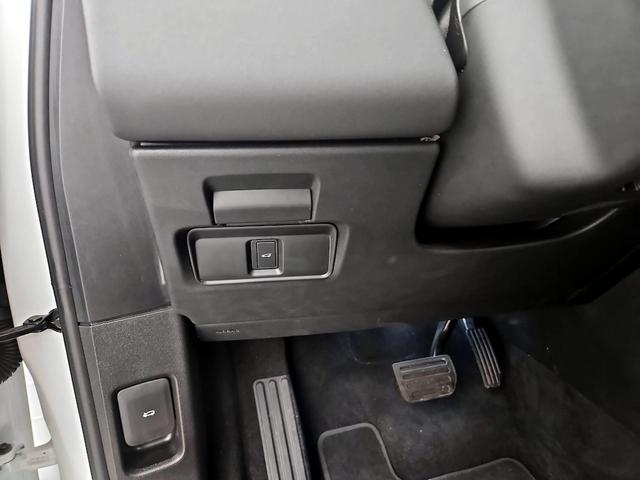 Photo of 2025 White Land Rover Range Rover Evoque