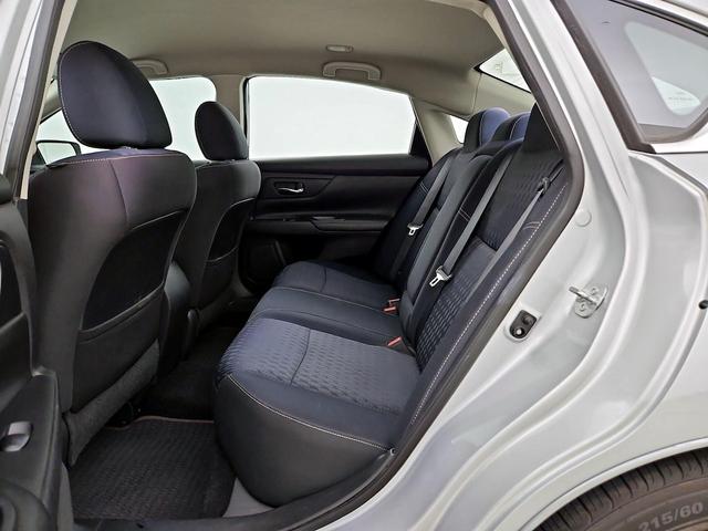 Photo of 2017 Silver Nissan Altima