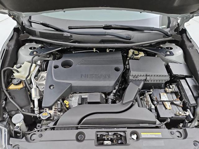 Photo of 2017 Silver Nissan Altima