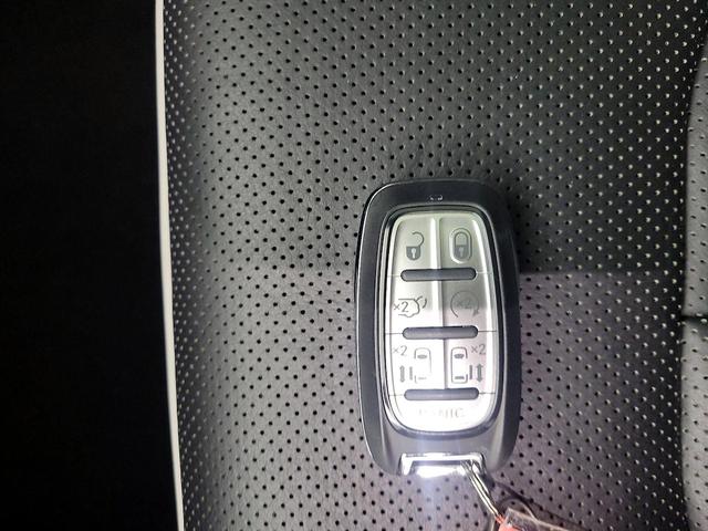 Photo of 2023 Blue Chrysler Pacifica