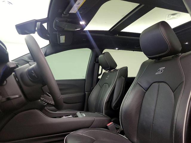 Photo of 2023 Blue Chrysler Pacifica