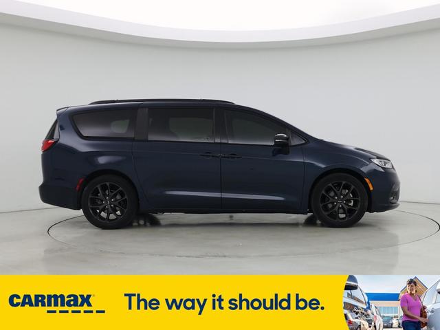 Photo of 2023 Blue Chrysler Pacifica