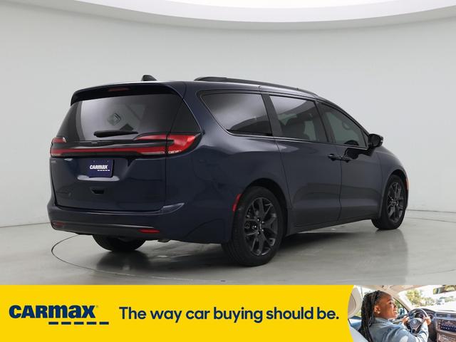Photo of 2023 Blue Chrysler Pacifica