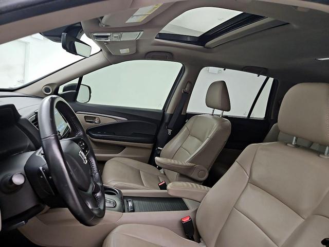 Photo of 2022 Burgundy Honda Pilot