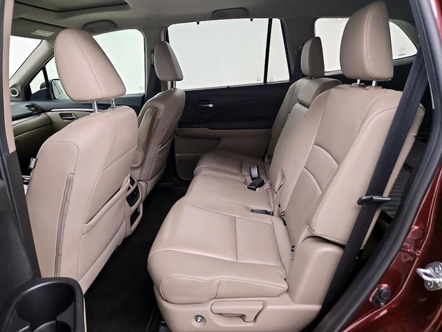 Photo of 2022 Burgundy Honda Pilot