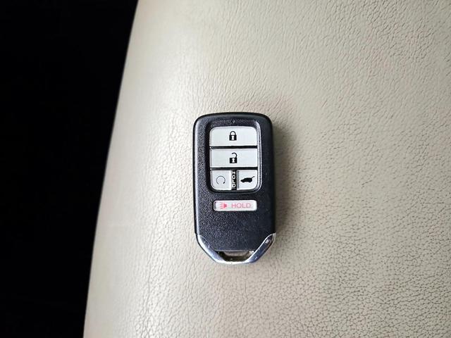 Photo of 2022 Burgundy Honda Pilot