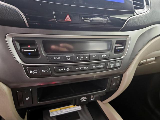 Photo of 2022 Burgundy Honda Pilot
