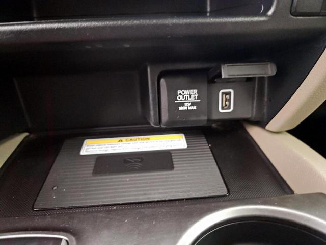 Photo of 2022 Burgundy Honda Pilot
