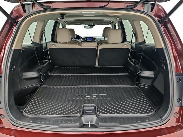 Photo of 2022 Burgundy Honda Pilot