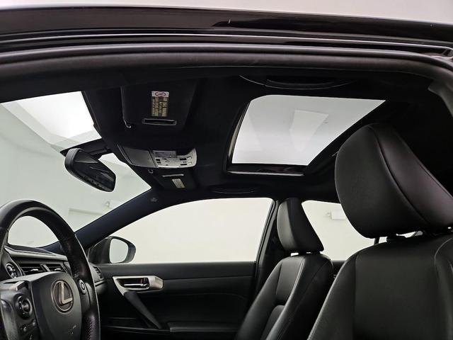 Photo of 2015 Black Lexus CT 200h