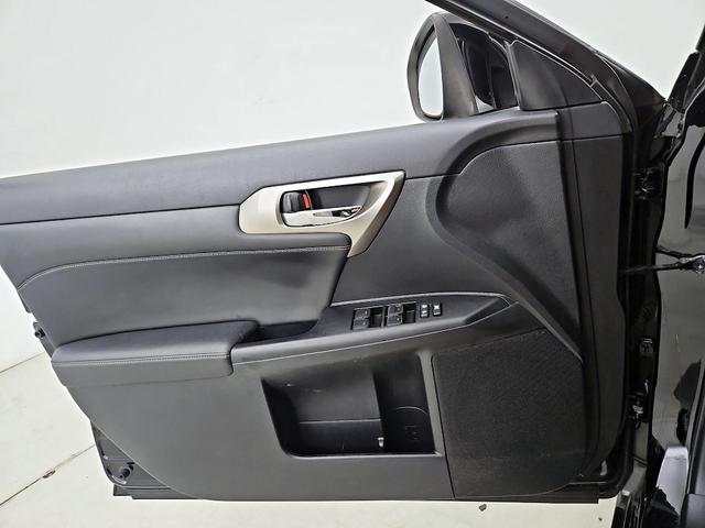 Photo of 2015 Black Lexus CT 200h