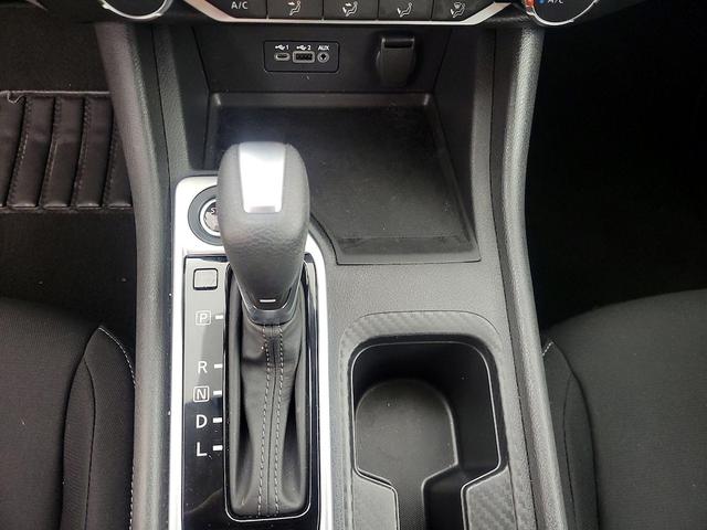 Photo of 2023 Silver Nissan Sentra