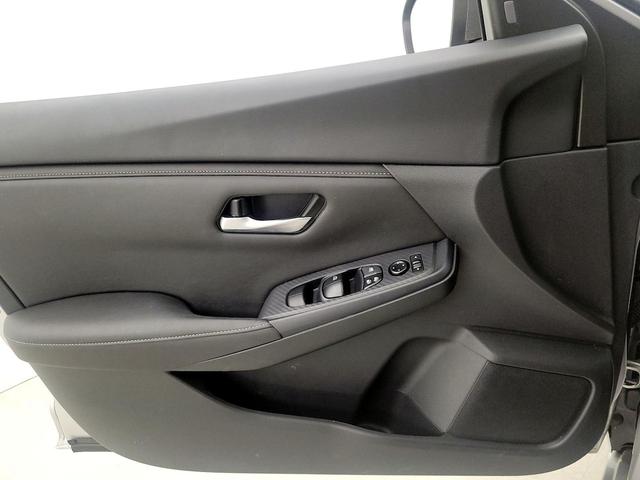 Photo of 2023 Silver Nissan Sentra