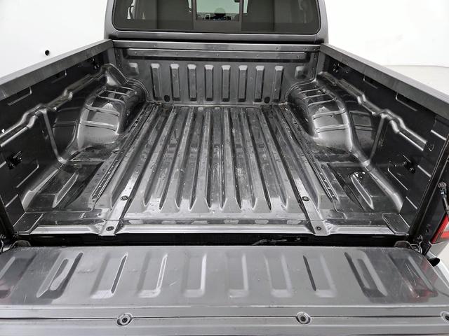 Photo of 2021 Gray Nissan Frontier