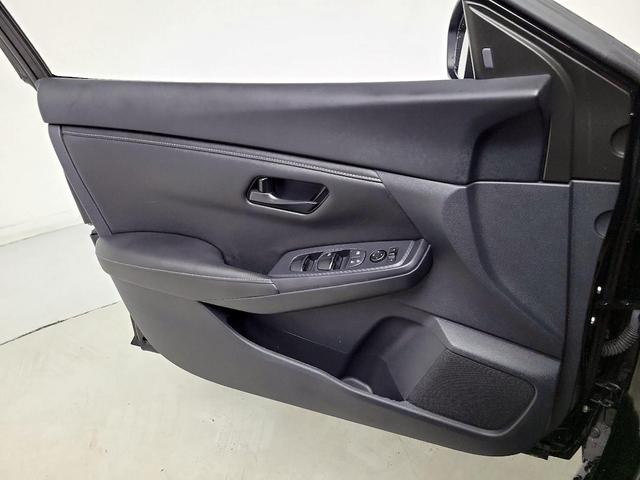 Photo of 2024 Black Nissan Sentra