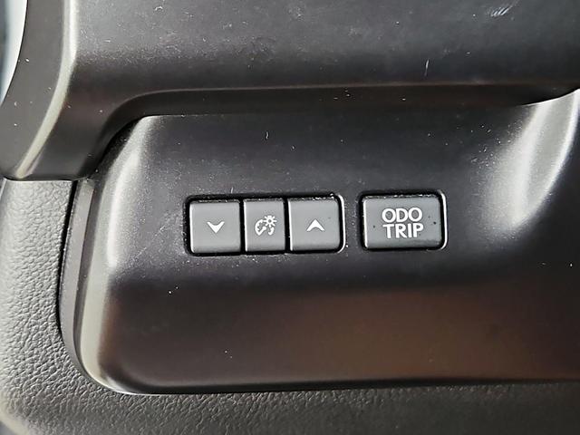 Photo of 2023 Silver Lexus UX 250h