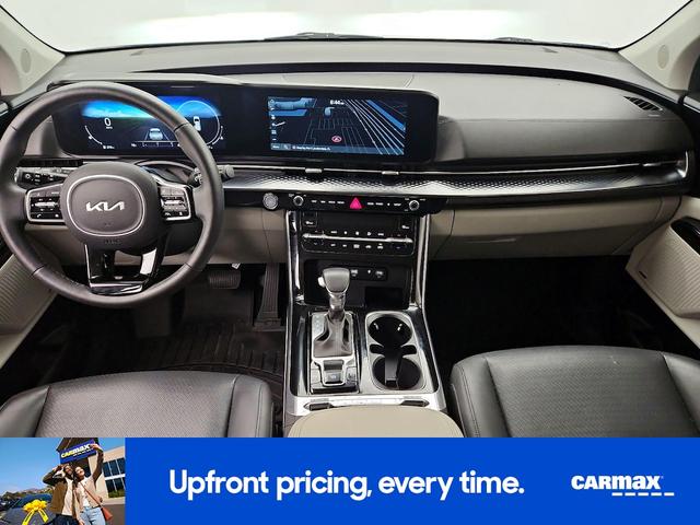 Photo of 2023 Gray Kia Carnival