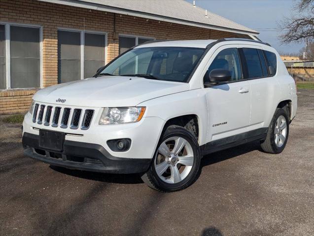 Photo of 2011 Bright White Clear Coat Jeep Compass