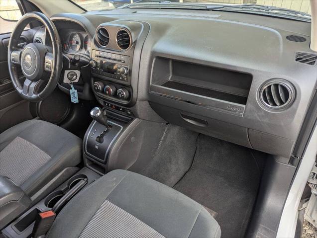 Photo of 2011 Bright White Clear Coat Jeep Compass