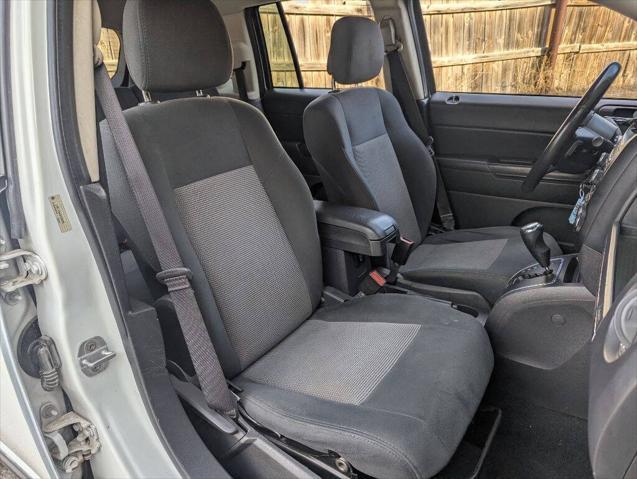 Photo of 2011 Bright White Clear Coat Jeep Compass