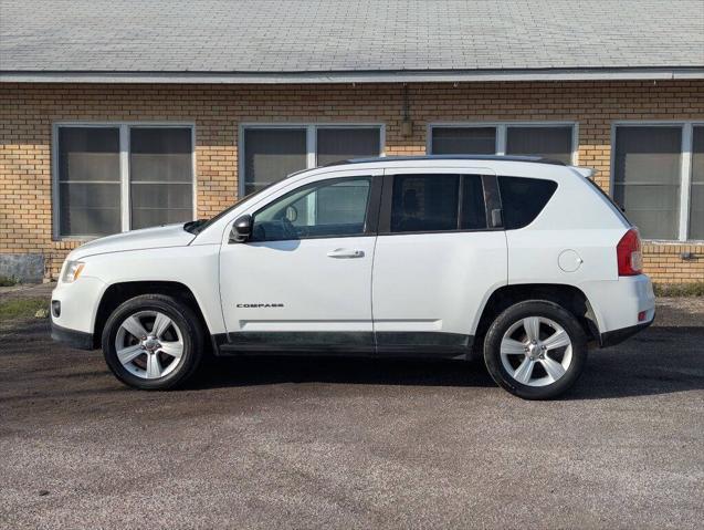 Photo of 2011 Bright White Clear Coat Jeep Compass