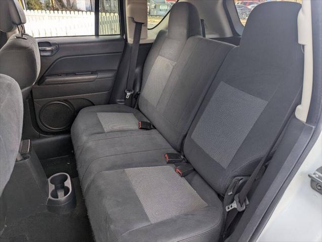 Photo of 2011 Bright White Clear Coat Jeep Compass