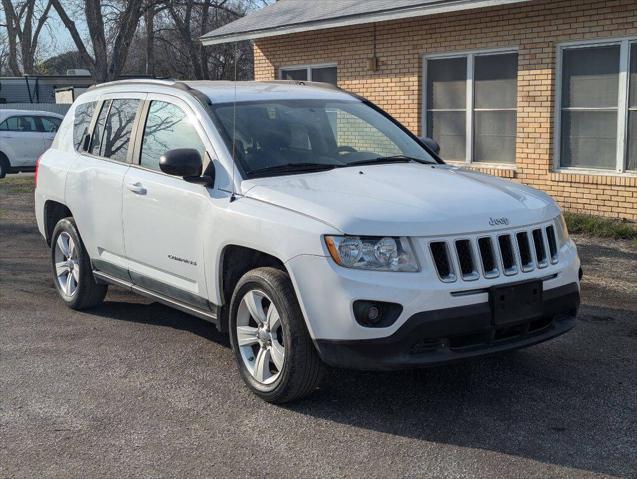 Photo of 2011 Bright White Clear Coat Jeep Compass