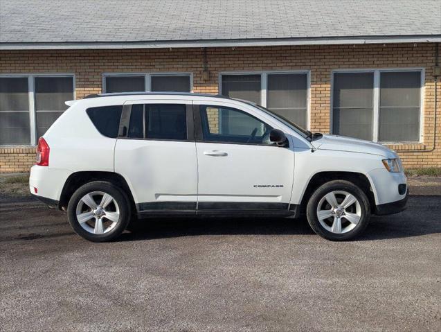 Photo of 2011 Bright White Clear Coat Jeep Compass
